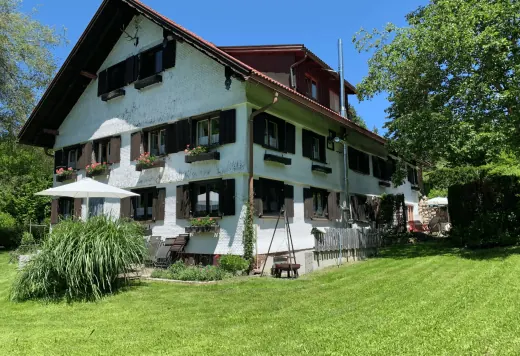 Das Haus von der Straße aus