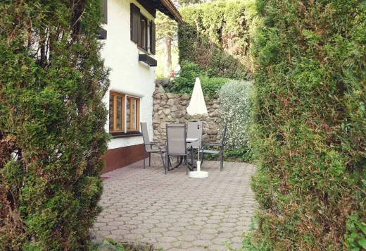 Terrasse mit Sonnenschirm