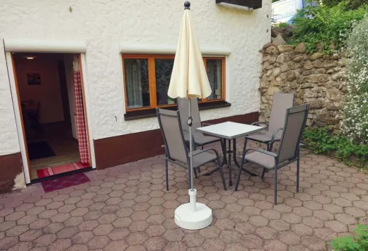 Eingang und Terrasse